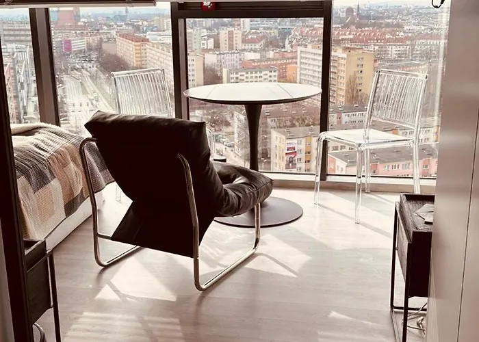 Hanza Tower Level Xv Signature 3*